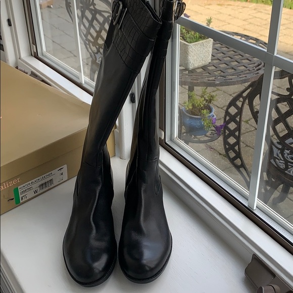 Boots - Picture 4 of 5